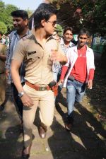 Aamir Ali at FIR on location in esselworld, Mumbai on 16th Nov 2012 (111).JPG
